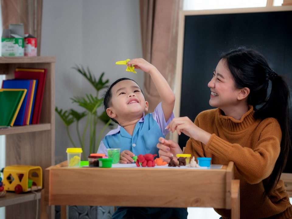 Mengenal Play Therapy untuk Anak dan Beragam Manfaatnya