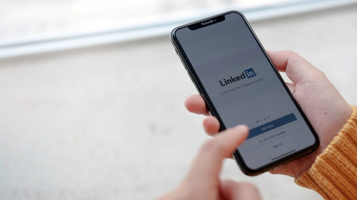 Mengenal LinkedIn, Manfaat, dan Tips Membuatnya Bagi Mahasiswa