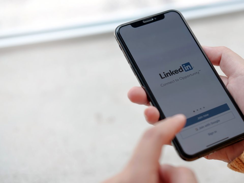 Mengenal LinkedIn, Manfaat, dan Tips Membuatnya Bagi Mahasiswa