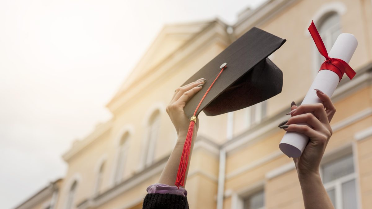 Diploma atau Sarjana? Perbedaan D3, D4, dan S1 dalam Pendidikan Tinggi