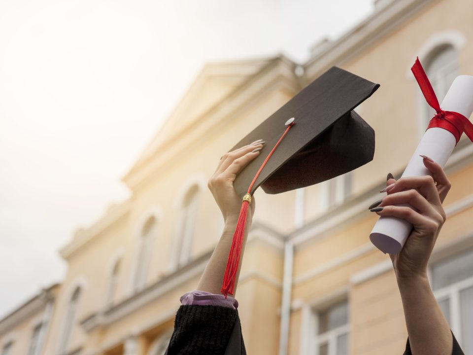 Diploma atau Sarjana? Perbedaan D3, D4, dan S1 dalam Pendidikan Tinggi