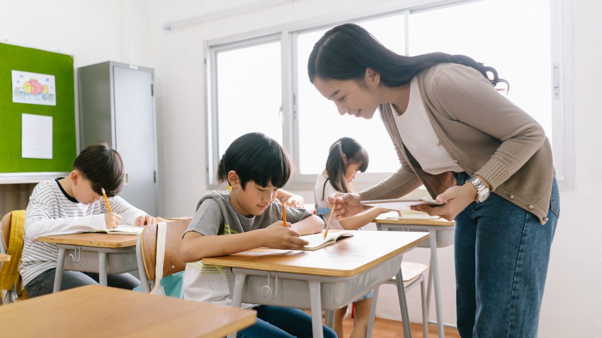 Mengenal Shadow Teacher: Perkenalan, Peran, dan Kemampuan yang Harus Dimiliki