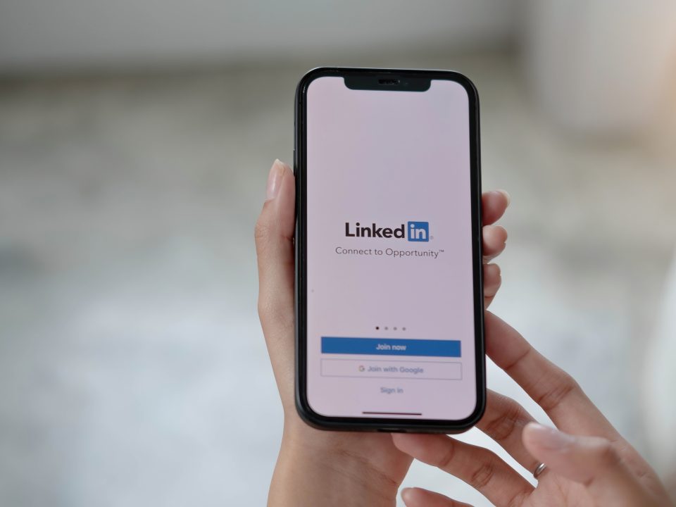 Mudah, Ini Tips Mudah Membuat CV di LinkedIn dengan Instan